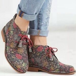 Hush Puppies Cyra Catelyn Black Floral Suede Ankle Boots Chucka Boho Bootie 6.5